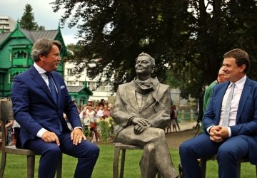 Krynica-Zdrój oddała hołd Bogusławowi Kaczyńskiemu. Już można podziwiać ławeczkę